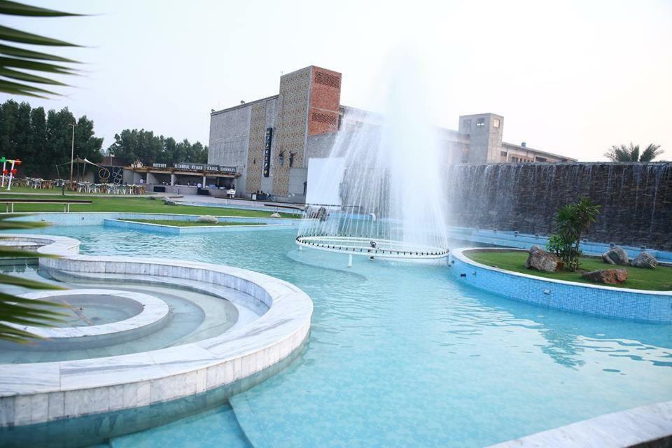 Circle Club Faisalabad Ξενοδοχείο Εξωτερικό φωτογραφία