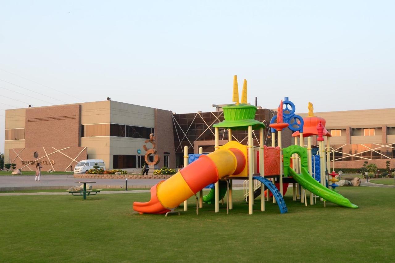 Circle Club Faisalabad Ξενοδοχείο Εξωτερικό φωτογραφία